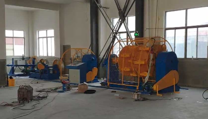 安裝在德汝電纜（上海）有限公司 籠絞機(jī)LJ400-7+12-1250型一套生產(chǎn)現(xiàn)場