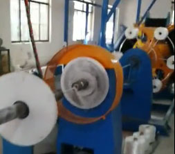 安裝在漢成線纜有限公司 叉絞單層高速繞包機(jī)組CJ630-1+6GR型一套 生產(chǎn)現(xiàn)場(chǎng)