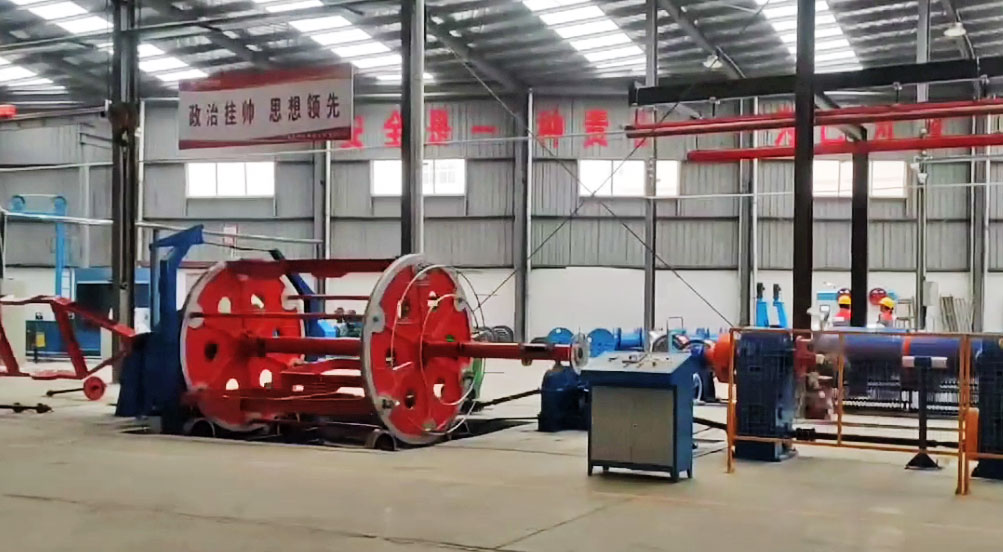 河南南街村電纜股份有限公司 成纜機(jī)CL1250-2+3型安裝現(xiàn)場(chǎng)