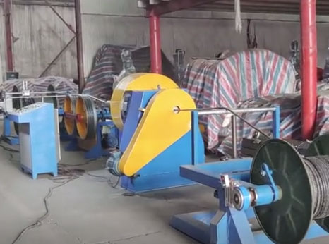 高速雙層同心鋼帶鎧裝機組GTSK520-1250型試機現(xiàn)場