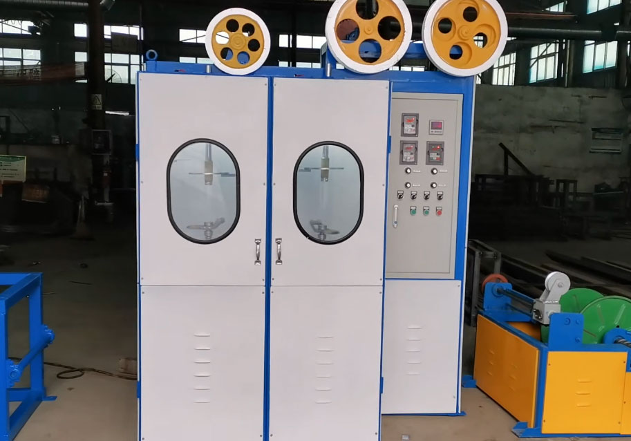 桶裝塔盤雙層云母帶繞包機(jī)TSRB400/630型試機(jī)現(xiàn)場(chǎng)