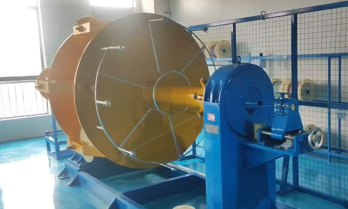 蘇州航煜電線電纜有限公司籠絞機(jī)LJ400-1+6型安裝試機(jī)現(xiàn)場